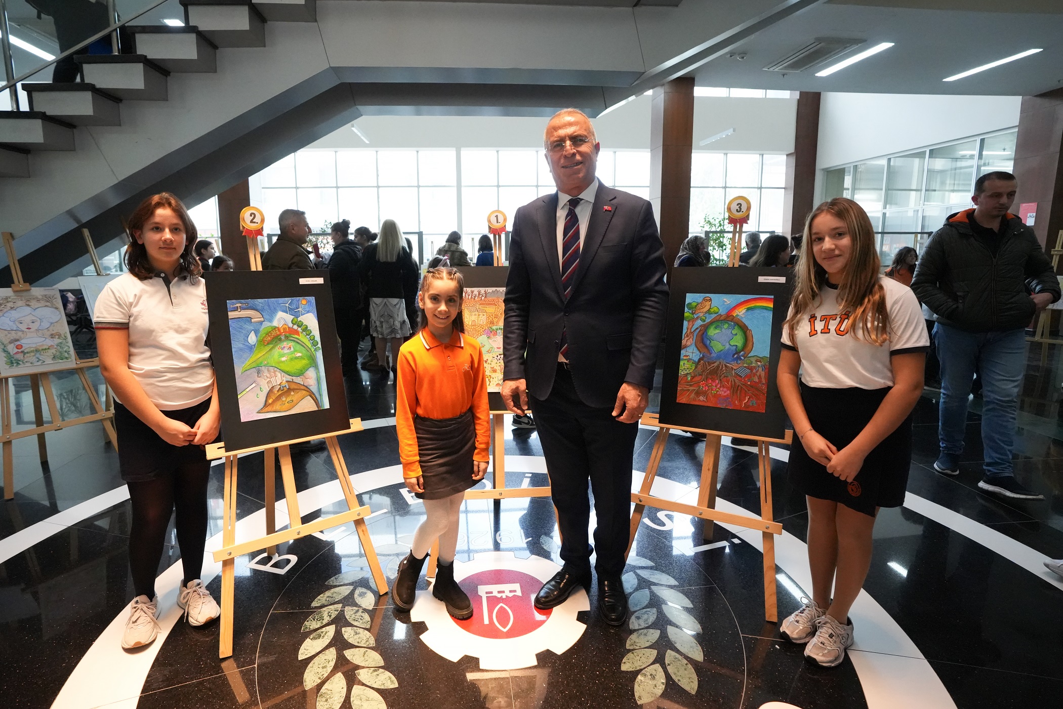 Gaziemir Belediyesi’nin iklim krizinin toprak üzerindeki etkilerine dikkat çekmek için