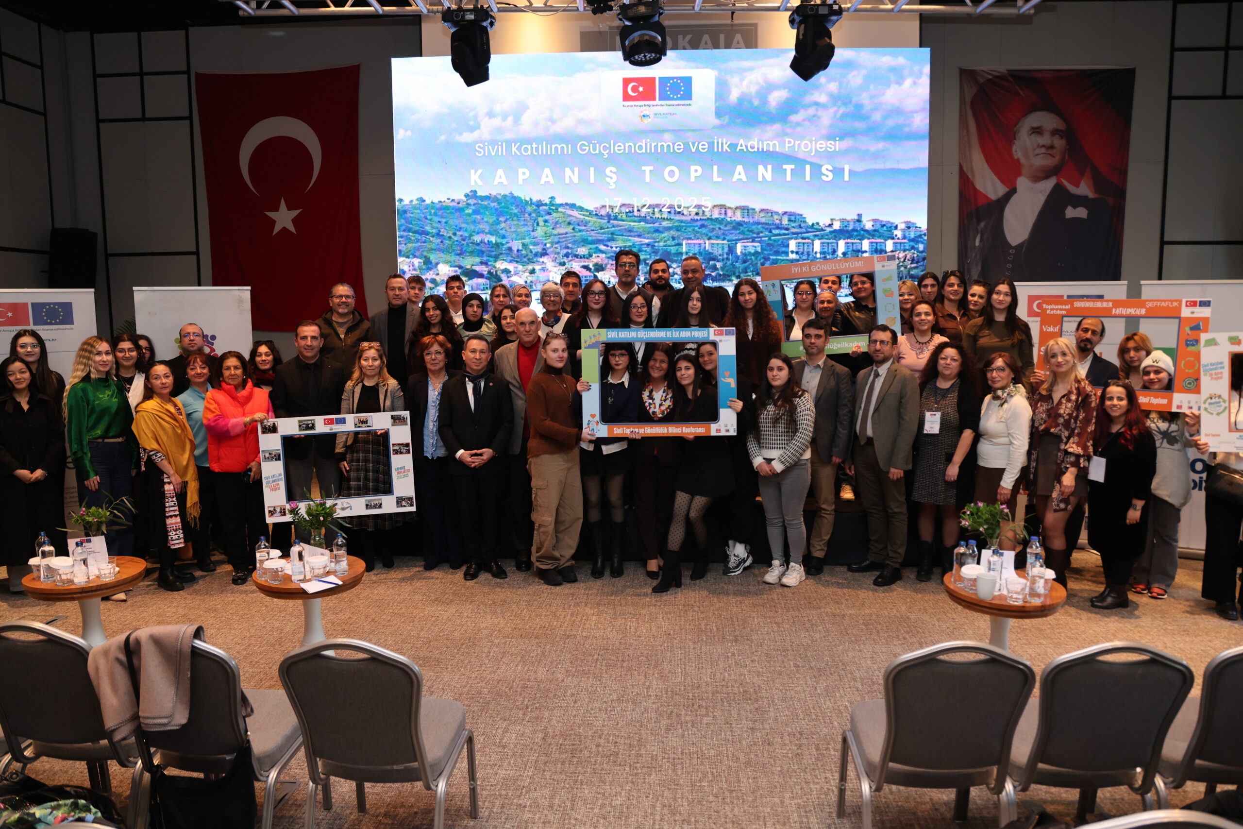 Foça’da uygulanan “Sivil Katılımı Güçlendirme ve İlk Adım Projesi”, kapanış