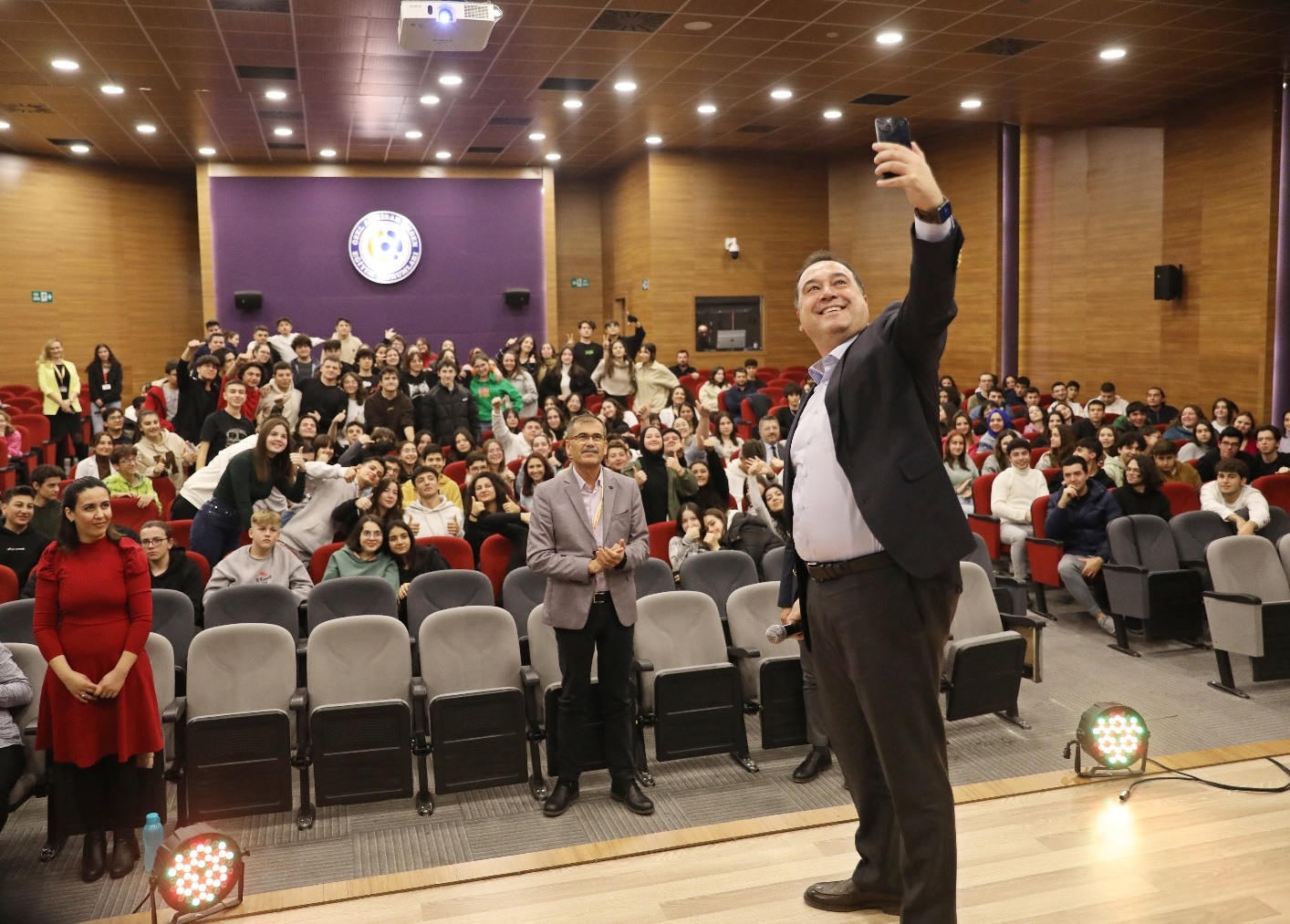 Manisa Büyükşehir Belediyesi’nin ihtiyaç sahibi üniversite öğrencilerine yönelik eğitim desteklerinde