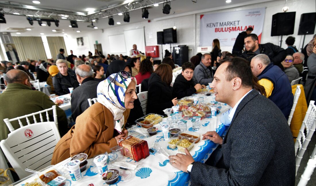 Kent Market’te yılbaşı buluşması: Başkan Eşki’den Bornovalılara müjde üstüne müjde Bornova Belediyesi’nin Kent Market’ten yararlanan aileler için düzenlediği yılbaşı buluşmalarında