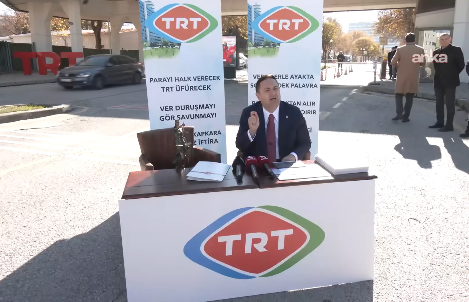 CHP Ankara Milletvekili Umut Akdoğan, bir dizi ziyaret kapsamında İzmir’e