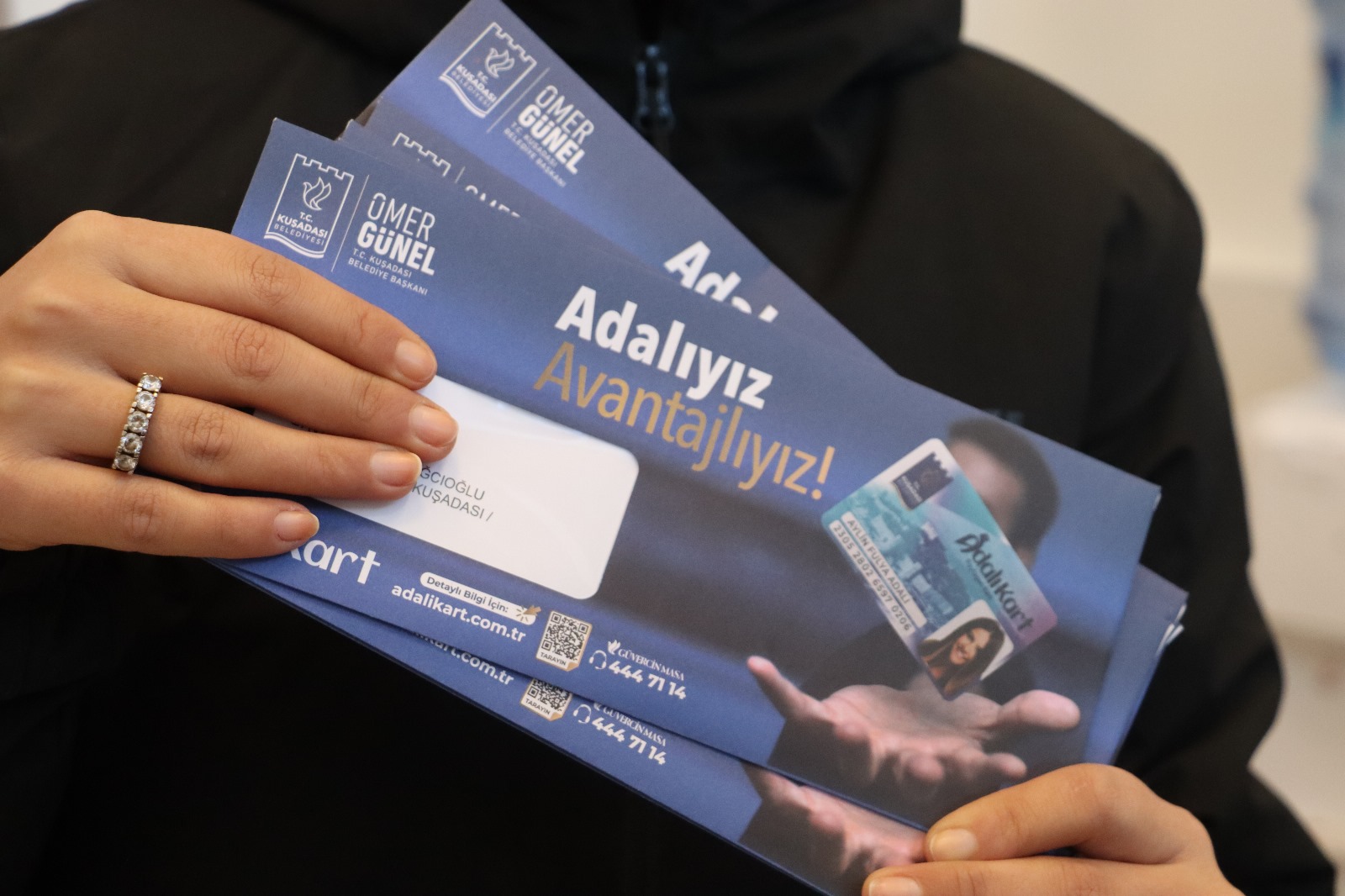 Kuşadası Belediyesi’nin sosyal belediyecilik projeleri arasında yer alan Adalı Kart