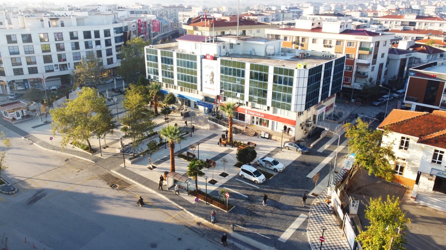 Menderes Belediyesi’nin düzenleyeceği Özdere Kesre Yılbaşı Pazarı, alışverişten çocuk etkinliklerine