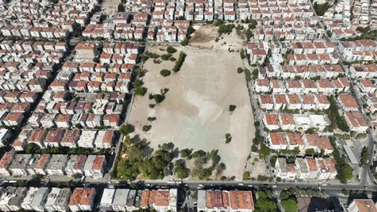 İzmir’de Buca Cezaevi alanına ilişkin imar planı tartışmaları sürüyor. 1/5000’lik