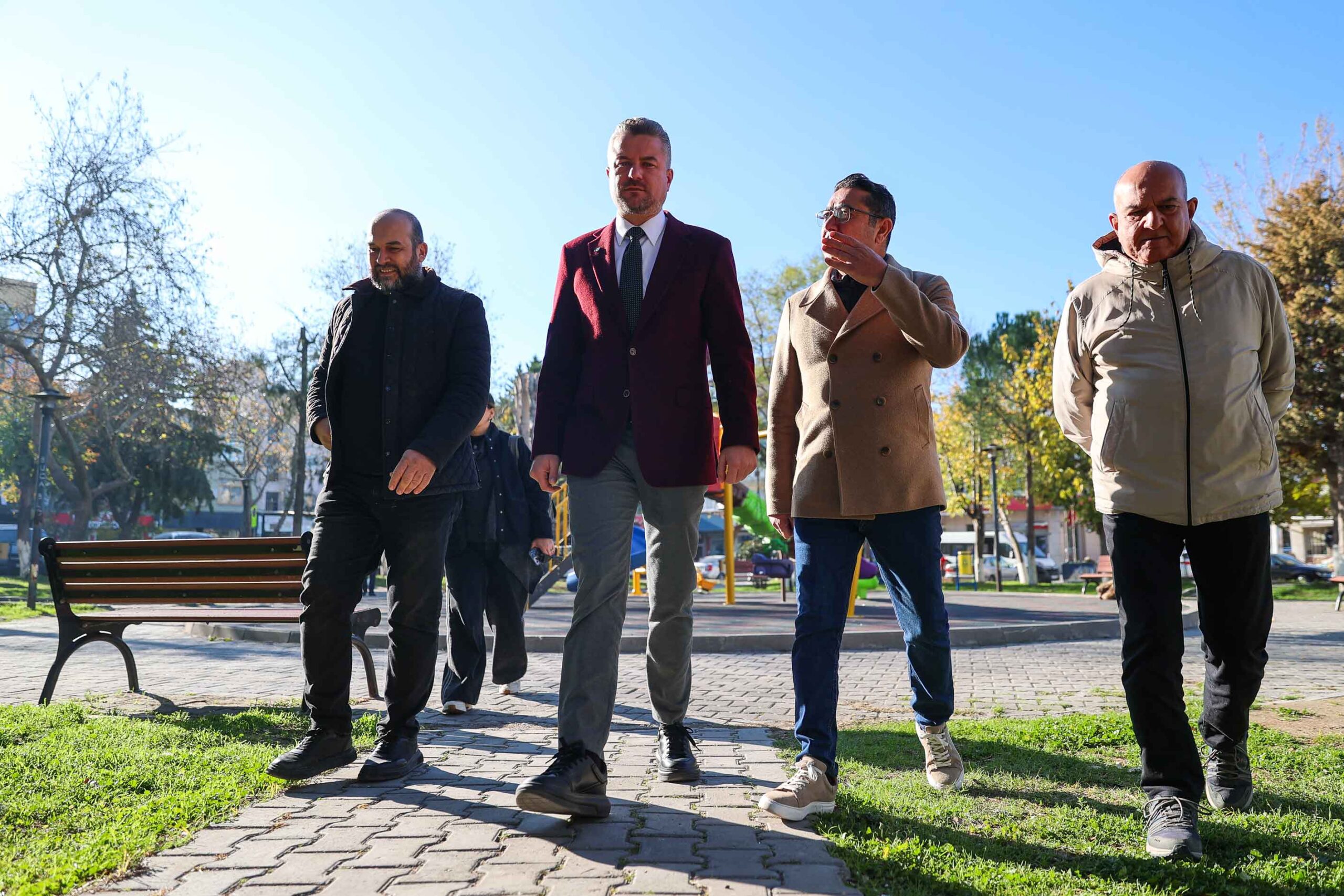 Buca Belediyesi, park ve yeşil alanlarda yürüttüğü yenileme çalışmalarıyla ilçeye