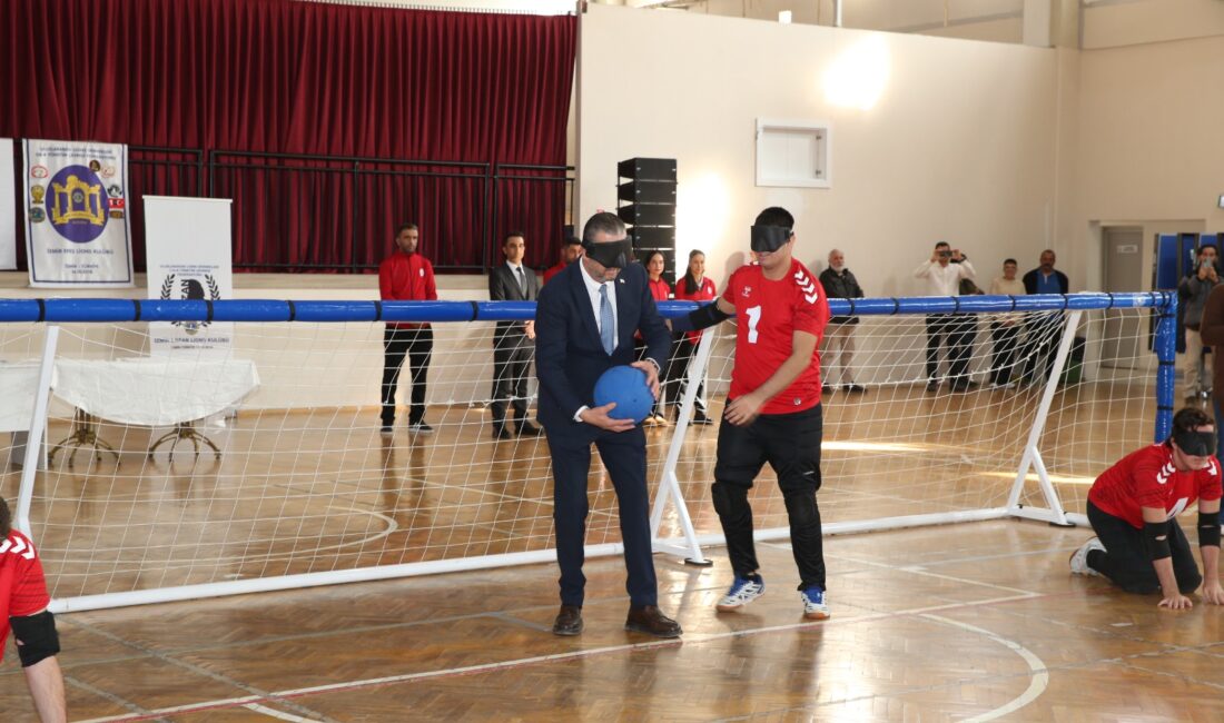 Çiğli Belediyesi'nin ev sahipliğinde düzenlenen Görme Engelliler Golbol Turnuvası, hem