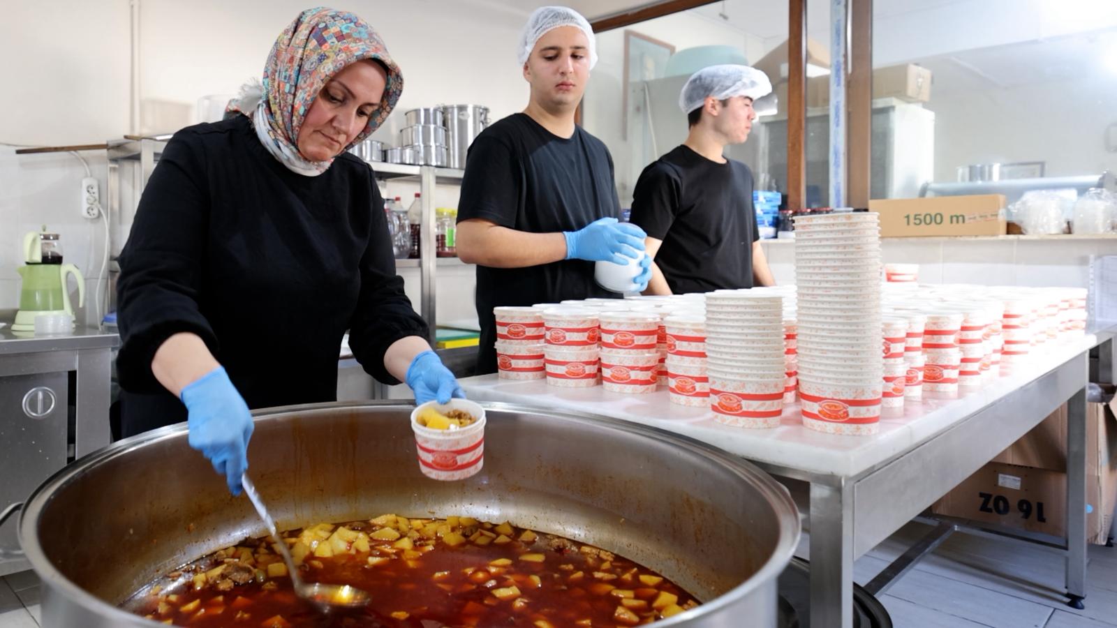 Seferihisar Belediyesi, sosyal belediyecilik çalışmaları kapsamında yaşlı ve ihtiyaç sahibi