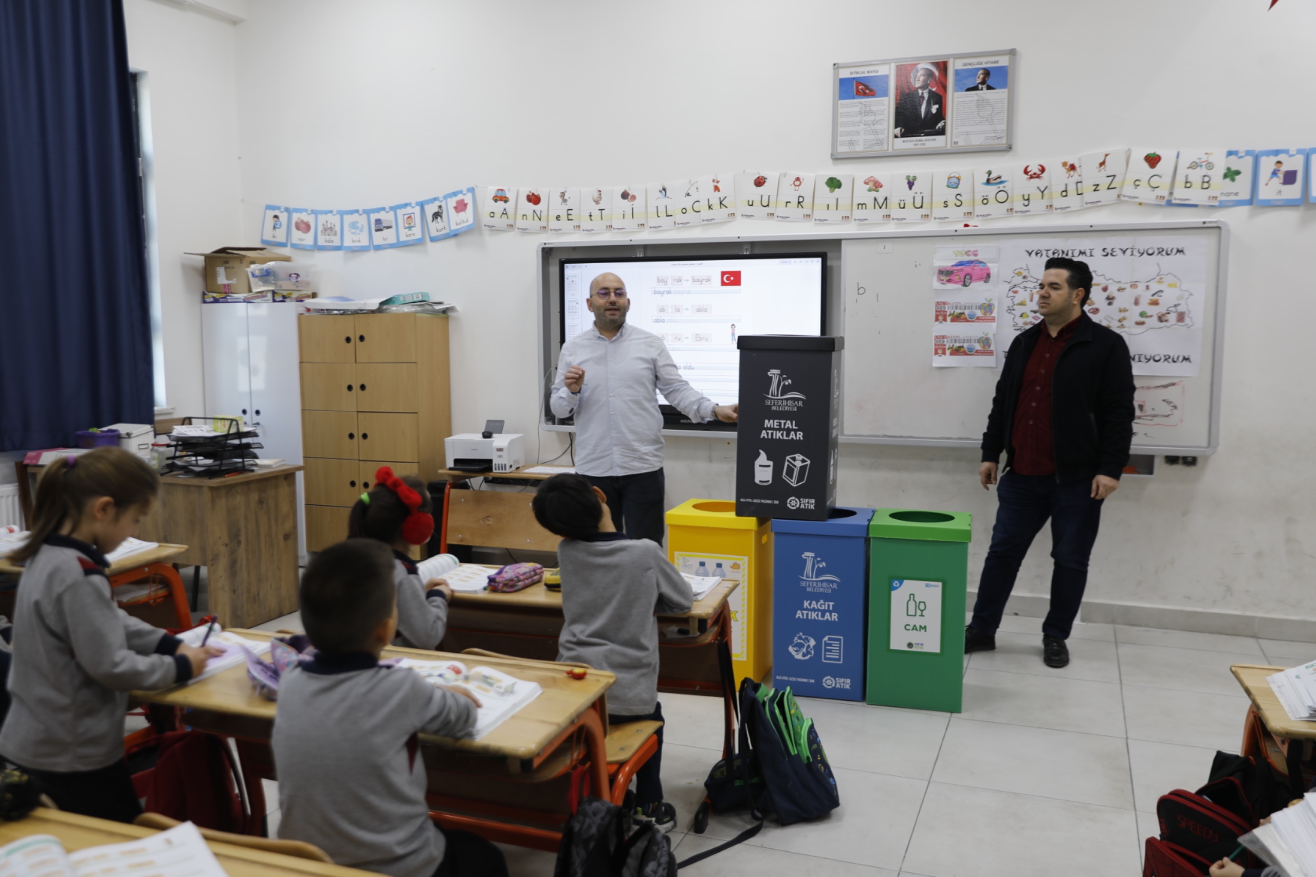 Seferihisar Belediyesi, ilkokul ve ortaokul öğrencilerine yönelik sıfır atık eğitimleriyle