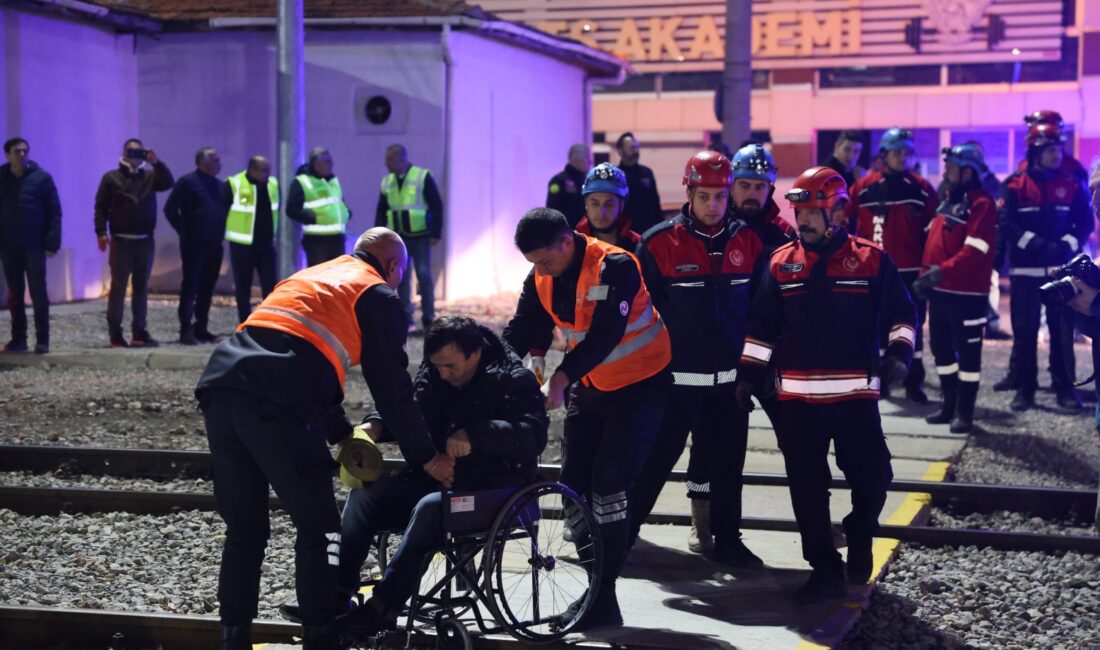İzmir merkezli 6,7 büyüklüğündeki deprem ve Menemen İstasyonu’nda trenin deray
