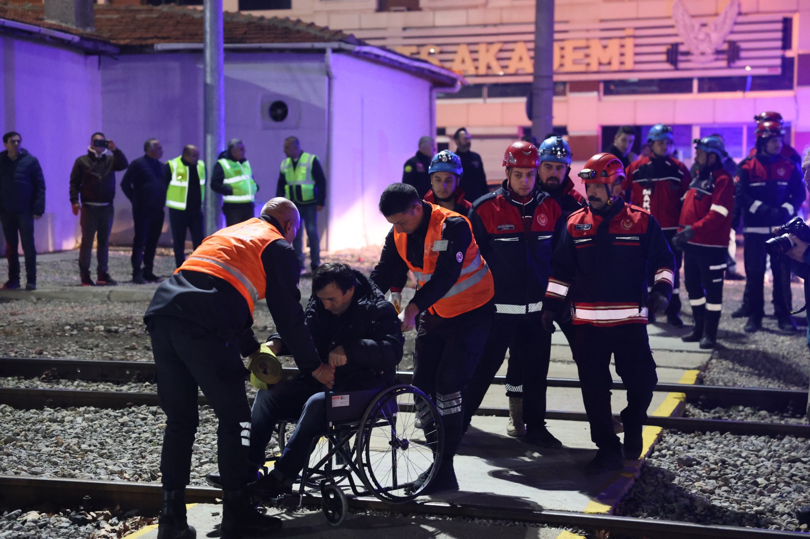 İzmir merkezli 6,7 büyüklüğündeki deprem ve Menemen İstasyonu’nda trenin deray