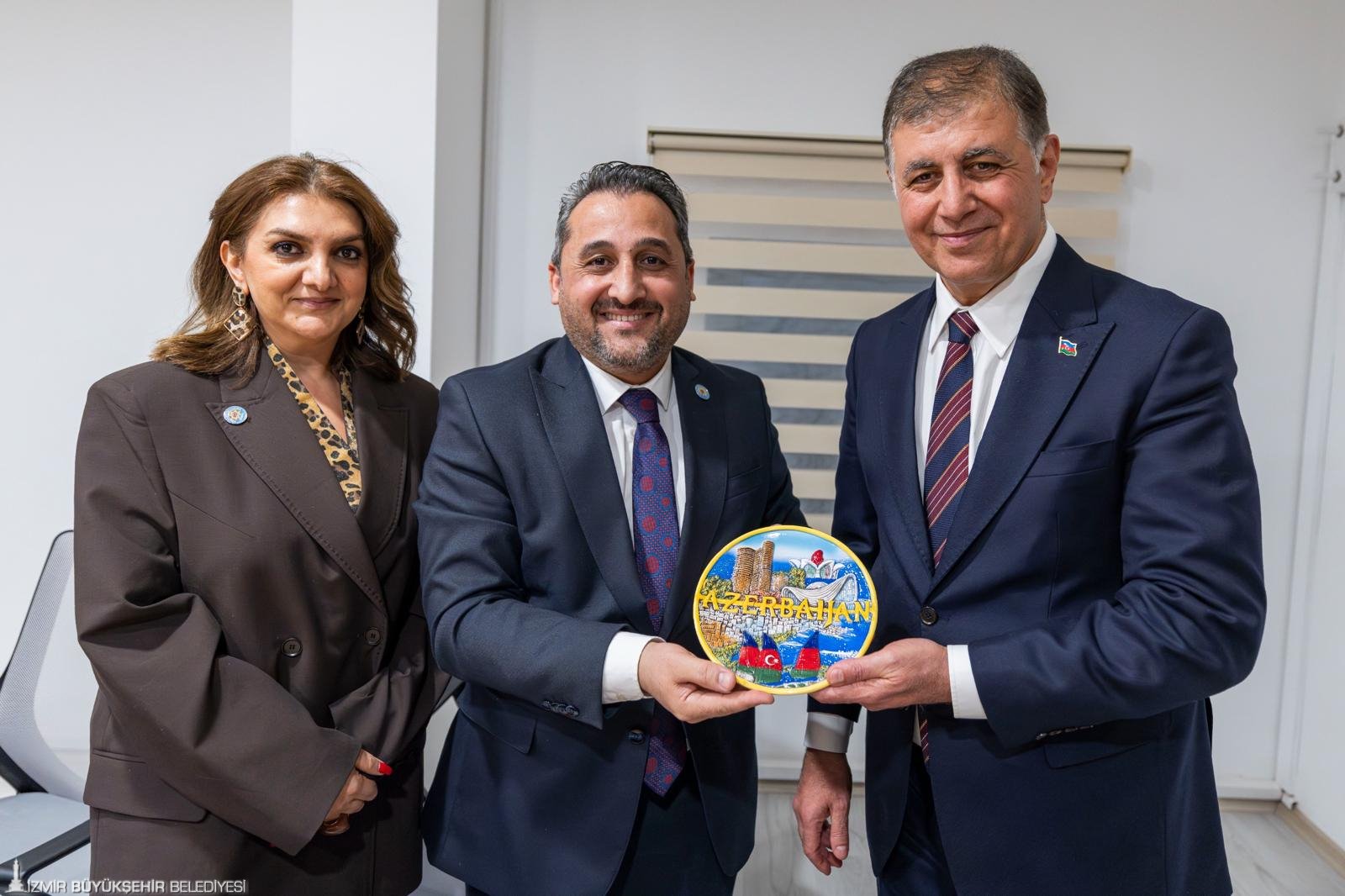 İzmir Büyükşehir Belediye Başkanı Dr. Cemil Tugay, Bakü–İzmir kardeş şehir