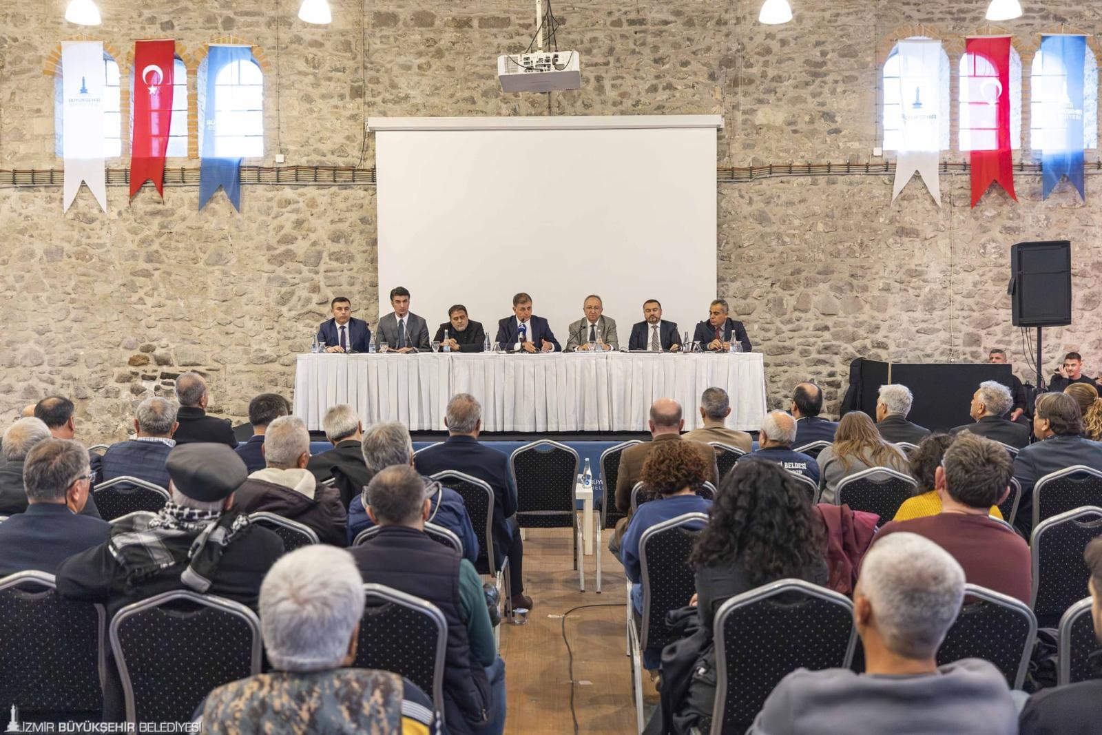 İzmir’de derinleşen su krizi Sulama Kooperatifleri Toplantısı’nda ele alındı. Başkan