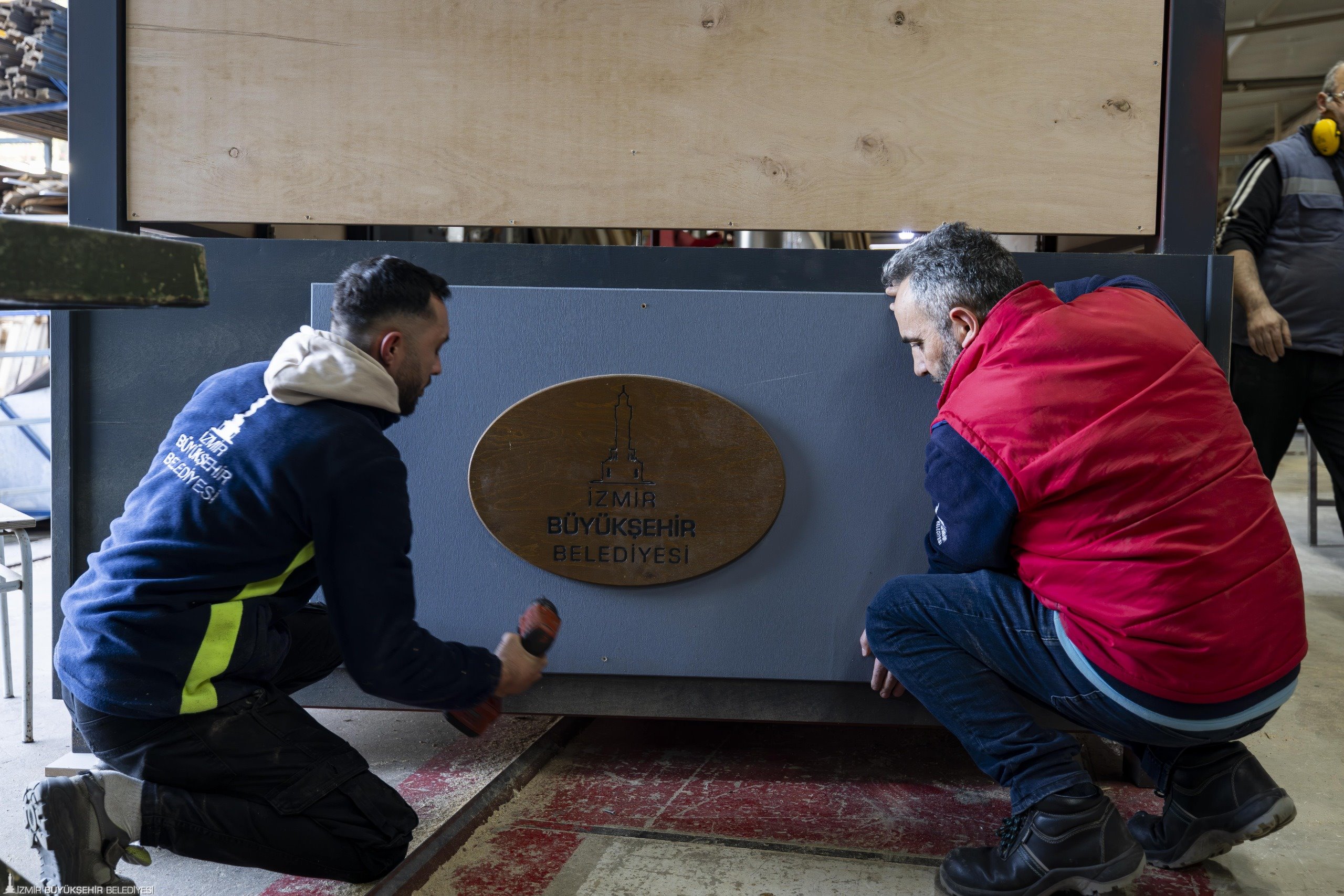 İzmir Büyükşehir Belediyesi, Fırat Atölyesi’nde geri dönüşüm odaklı üretimle 2025