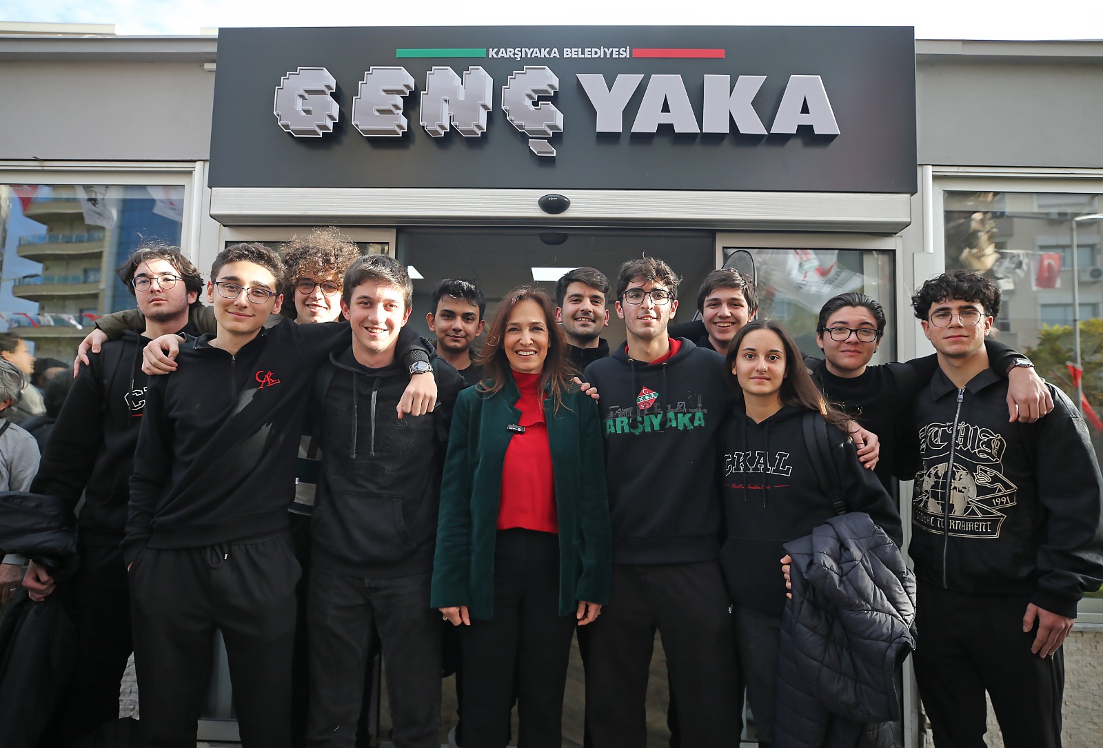 Karşıyaka Belediyesi tarafından gençlere özel tasarlanan Genç Yaka Kafe ve