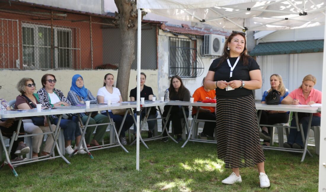 Karşıyaka’da mahalle mahalle kadın dayanışması: 8 ayda bin kadına ulaşıldı Karşıyaka Belediyesi’nin “Kadın Gücü Mahallede” projesiyle 17 buluşmada yaklaşık bin