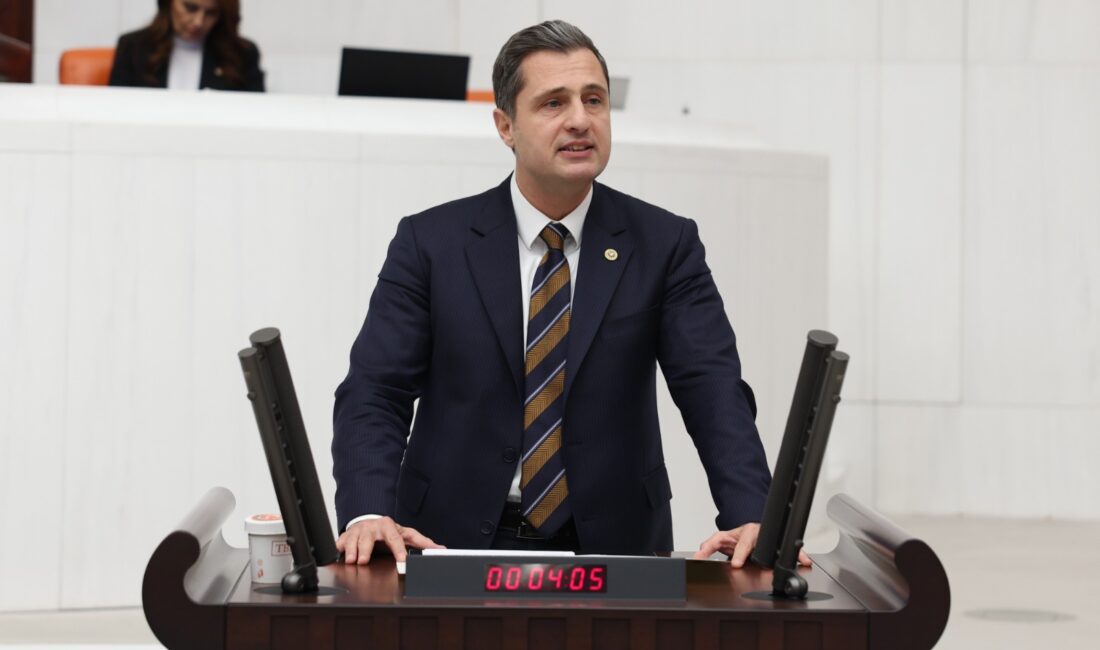 CHP’li Deniz Yücel, öğrenim kredilerine yapılan yüzde 33’lük zammı sert
