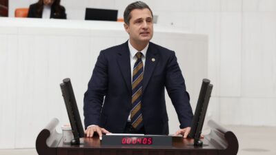 CHP’li Deniz Yücel, öğrenim kredilerine yapılan yüzde 33’lük zammı sert