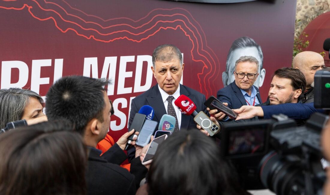 İzmir Büyükşehir Belediye Başkanı Dr. Cemil Tugay, kent gündemine ilişkin