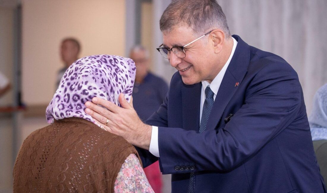 İzmir Büyükşehir Belediyesi, emeklilerin yaşam yükünü hafifletiyor. Kira ve market