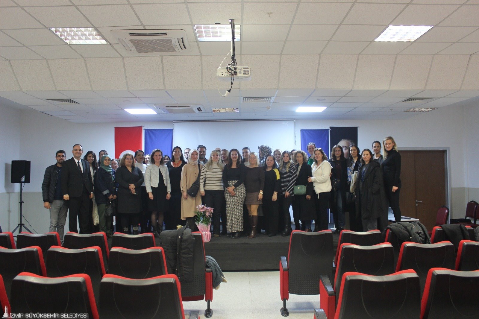 İzmir Büyükşehir Belediyesi’nin Okul Aile Birliklerine Destek Projesi kapsamında yürüttüğü