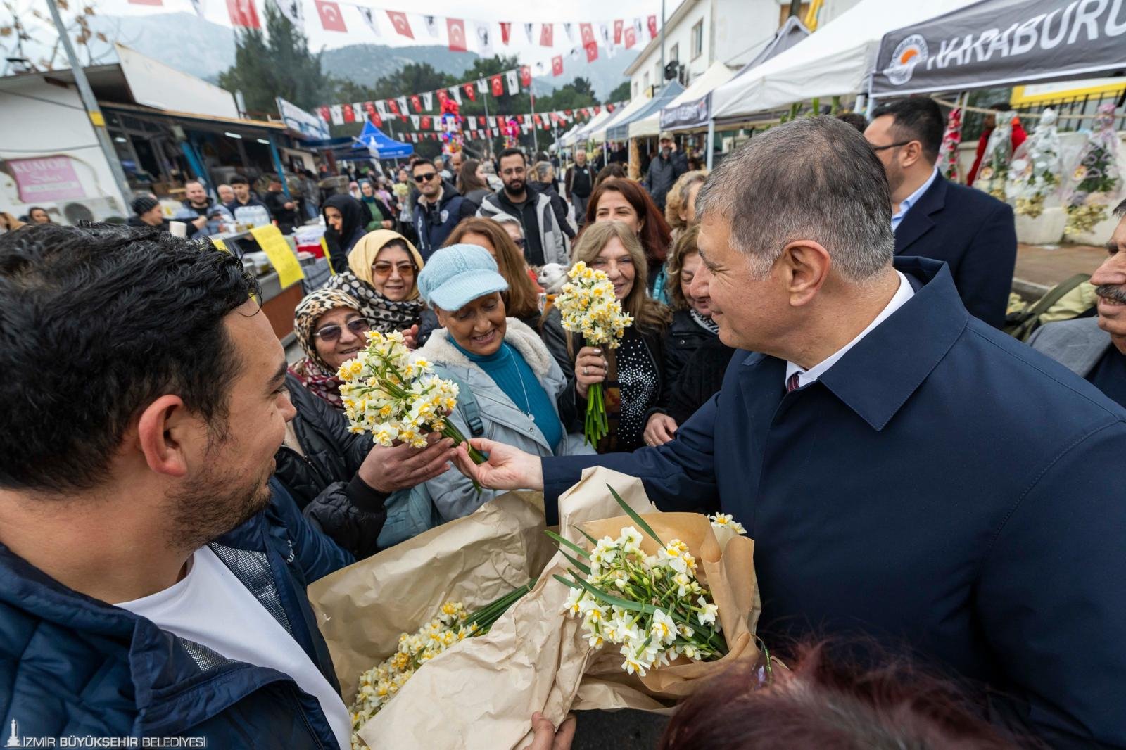 Karaburun’la özdeşleşen nergis çiçeği, 8. Karaburun Nergis Festivali ile tezgâhlardaki