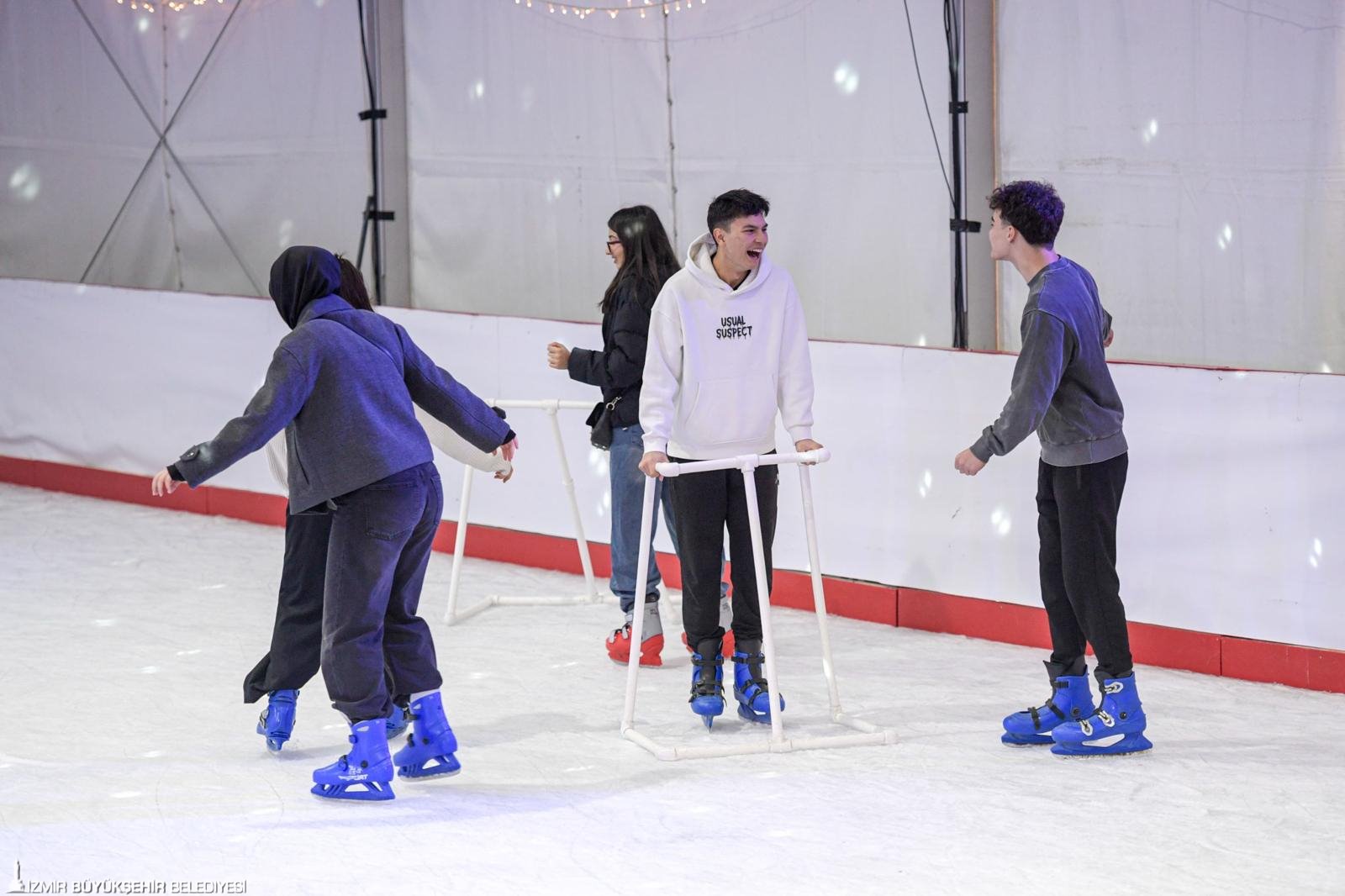 İzmir Büyükşehir Belediyesi’nin Yeni Yıl Festivali kapsamında Kültürpark ve Bostanlı