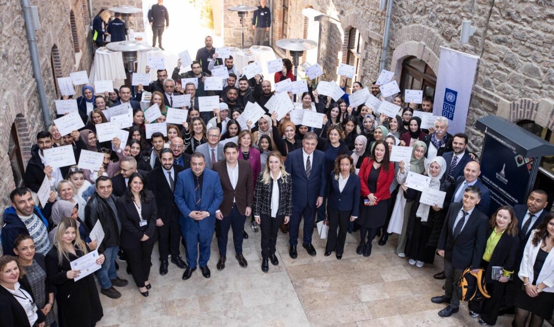 İzmir Büyükşehir Belediyesi Meslek Fabrikası 10 yıldır hem mesleki eğitim