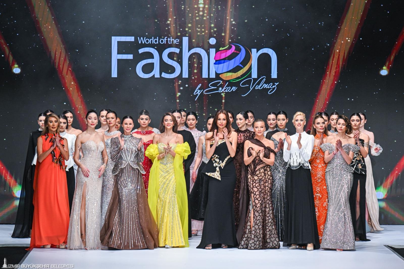 IF Wedding Fashion İzmir Fuarı’nın final gününde düzenlenen defileler yoğun