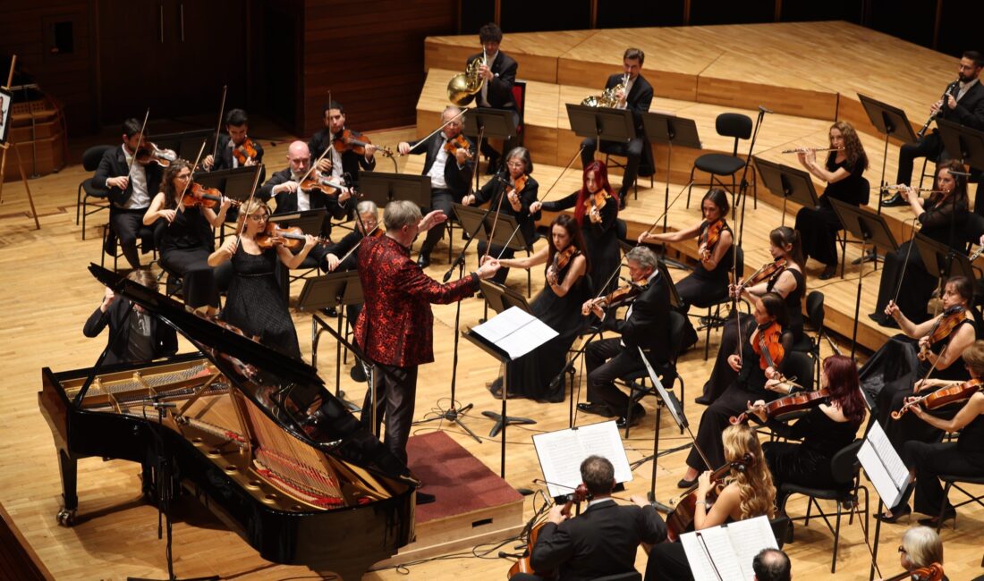 İzmir’deki İZDSO konseri, hayatını kaybeden başkemancı Deniz Özasker için yapılan