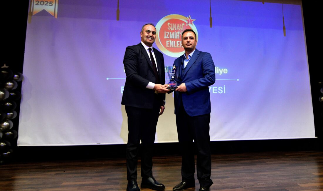 Bornova Belediyesi, “İzmir’in En’leri 2025” töreninde öğrencilerin oylarıyla “En Öğrenci