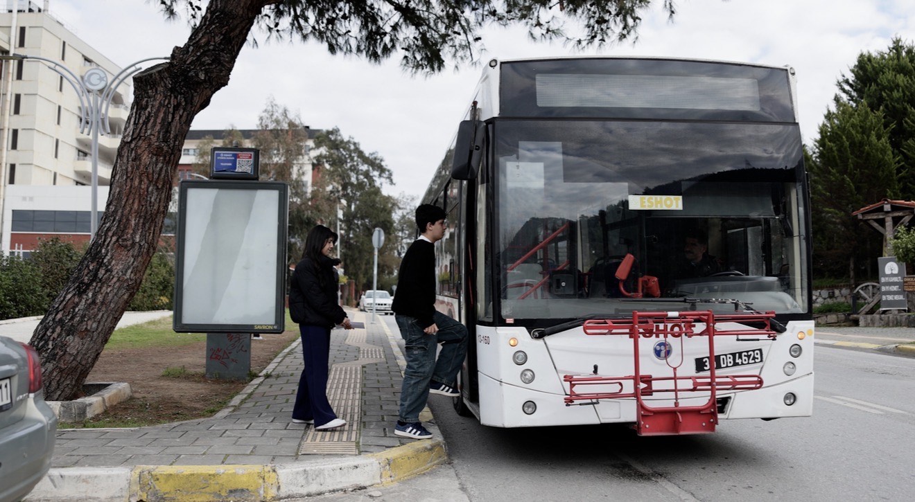 Balçova Belediyesi, üniversiteye hazırlanan gençlerin eğitim yolculuğunu kolaylaştırmak amacıyla, Balçova’da