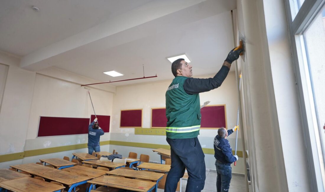 Konak Belediyesi ekipleri, yarıyıl tatilinde okullarda boya, badana ve asfalt