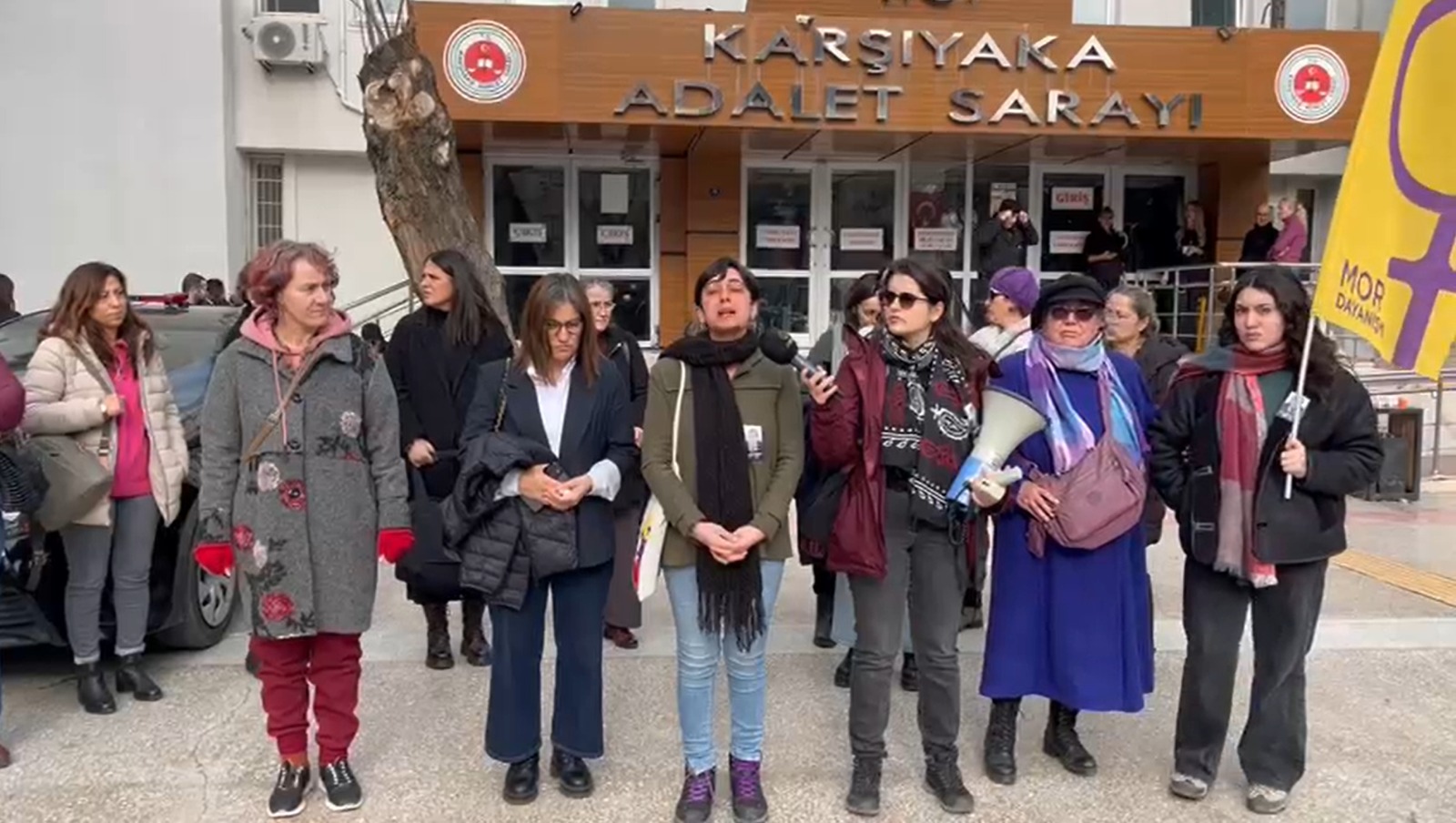 İzmir’de kadına yönelik erkek şiddeti davasında tutuklu yargılanan eski AKP