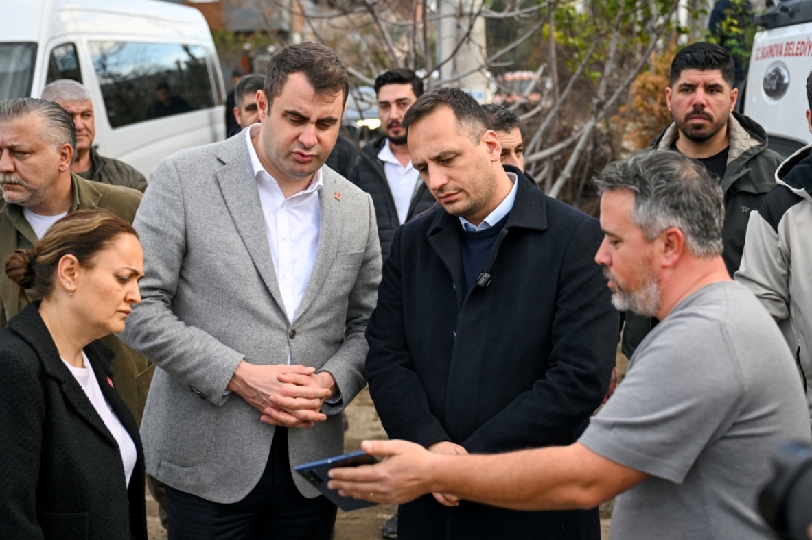 Bornova’da selden etkilenen mahalleleri gezen Başkan Ömer Eşki ve CHP