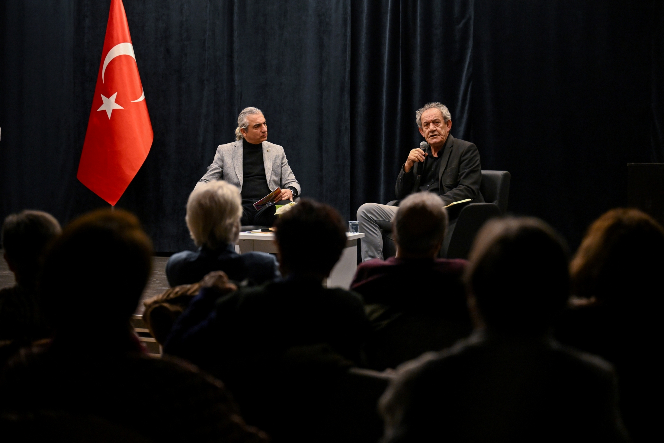 Bornova Kent Söyleşileri’nde oyun yazarı ve yönetmen Haluk Işık, “Oğlum