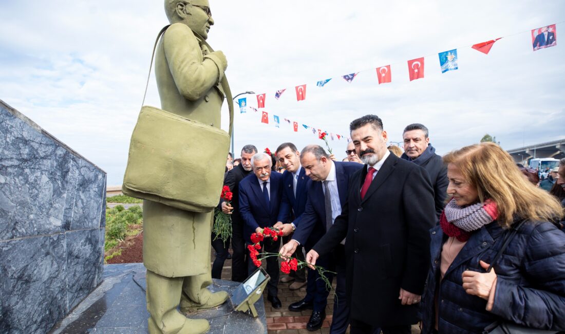 Uğur Mumcu Narlıdere’de anıldı: 33 yıl sonra karanfillerle, saygıyla Araştırmacı gazeteci Uğur Mumcu, katledilişinin 33. yılında Narlıdere Limanreis Mahallesi’ndeki