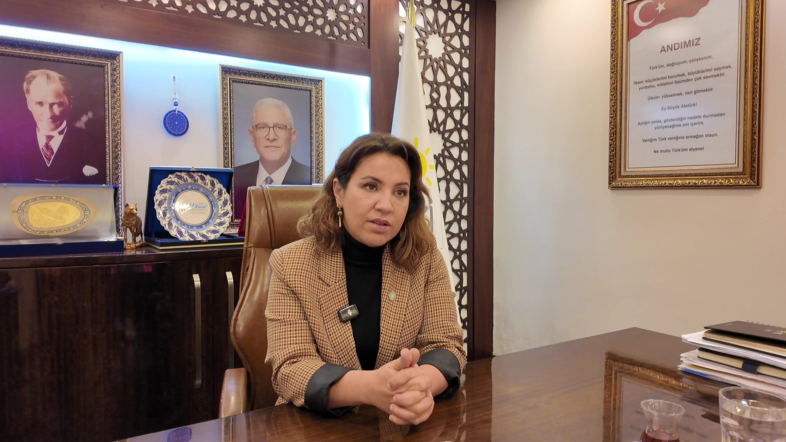 İyi Parti İzmir İl Başkanı Ülkü Doğan, gazeteci Tuğkan Üsküp'ün