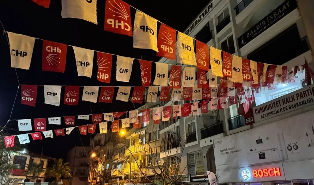 CHP’den AKP’ye çifte standart tepkisi! Bayrak çalışması başlatıldı Erdoğan’ın Aydın ziyaretinin ardından kaldırılmayan AKP bayraklarına tepki gösteren CHP,