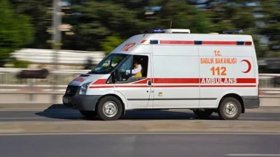 Birlik Sağlık Sen Genel Başkanı Ahmet Doğruyol, İzmir’de bir ambulansa