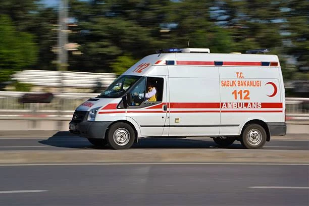 Birlik Sağlık Sen Genel Başkanı Ahmet Doğruyol, İzmir’de bir ambulansa