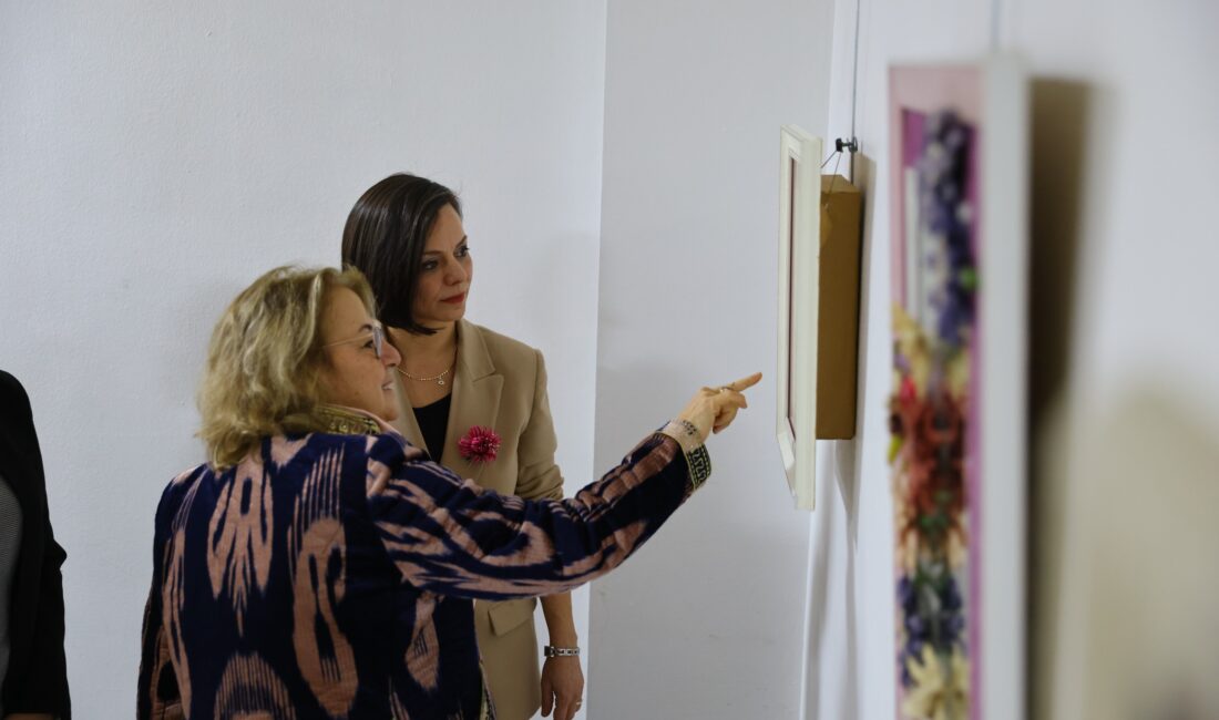 Prof. Dr. Hacer Nurgül Begiç’in ipek kozası tablolarından oluşan “Kozanın