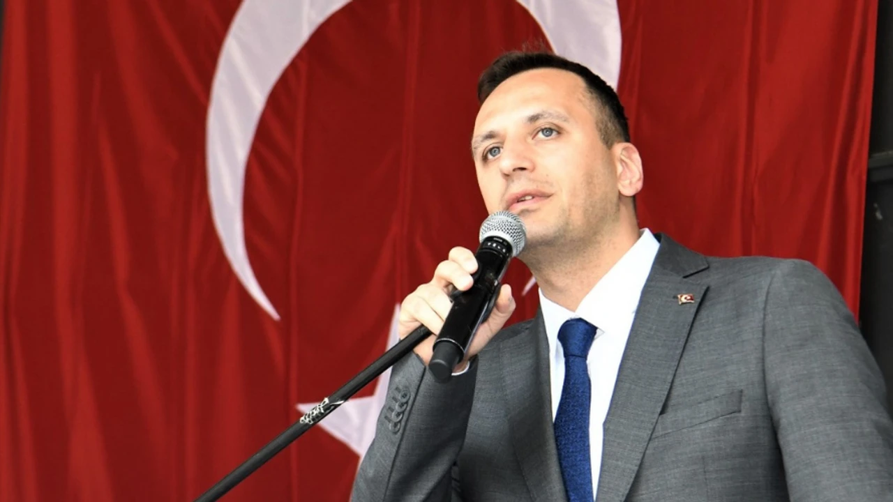 İzmir Büyükşehir Belediye Meclisi AKP Grup Sözcüsü Uğur İnan Atmaca,