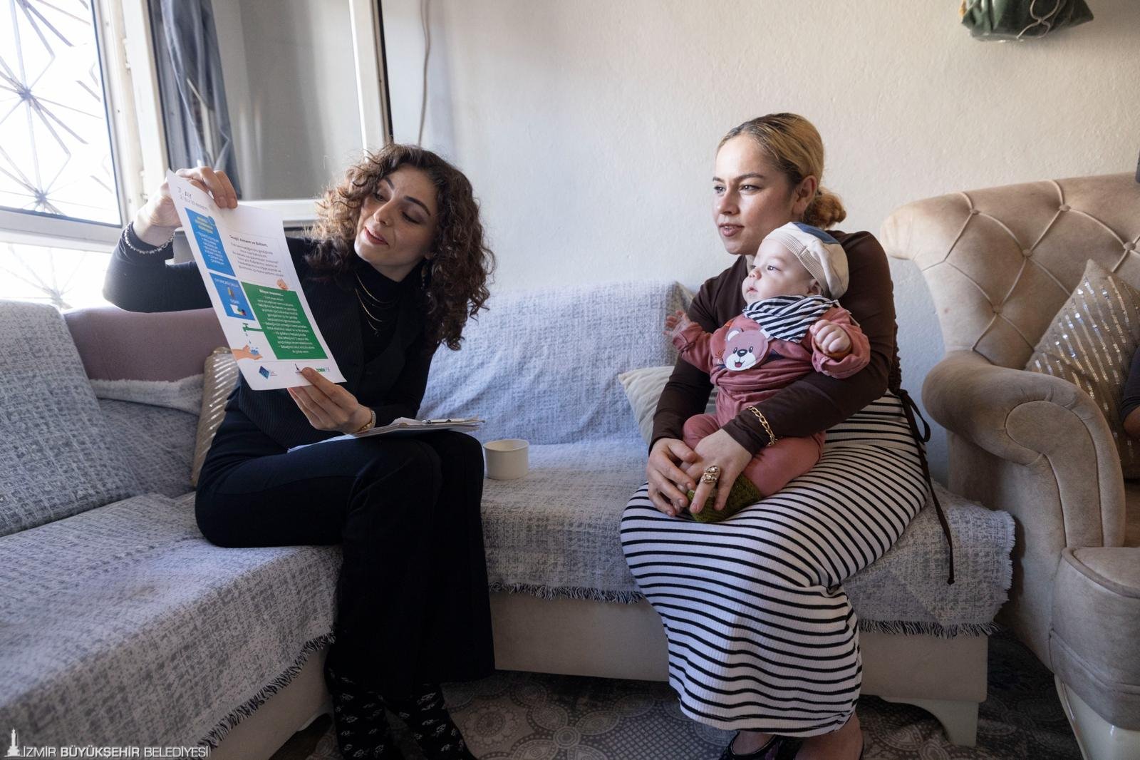 İzmir Büyükşehir Belediyesi’nin İzmir 95 Erken Çocukluk Programı kapsamında anne