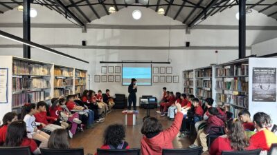 İzmir Büyükşehir Belediyesi’nin çocuklara yönelik “Kütüphanede Buluşalım: Yaratıcı Okuma Atölyesi”