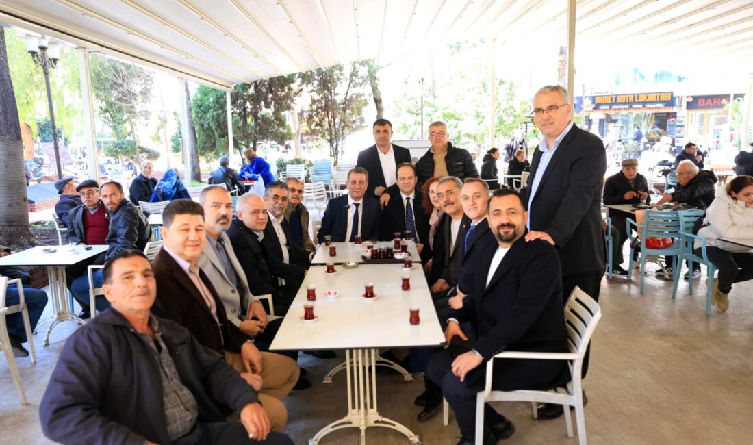 Efeler Belediye Başkanı Anıl Yetişkin, meclis toplantısı öncesinde CHP Efeler