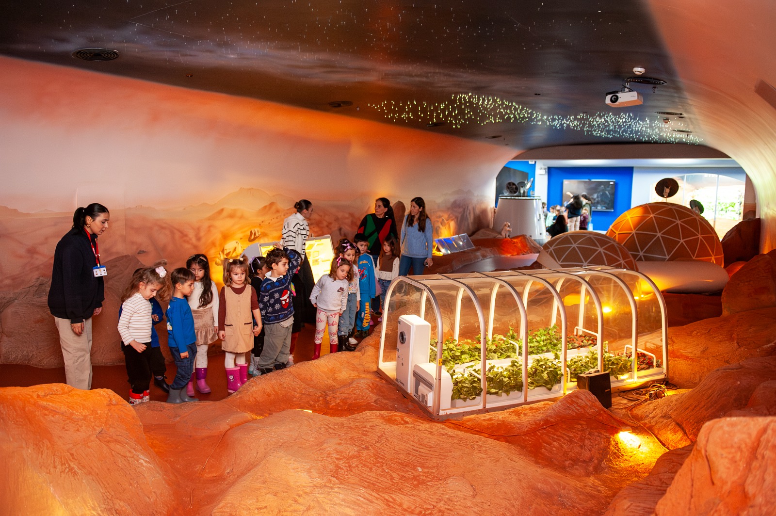 Karşıyaka Belediyesi anaokullarında eğitim gören 6 yaş grubu öğrenciler, Gaziemir’de