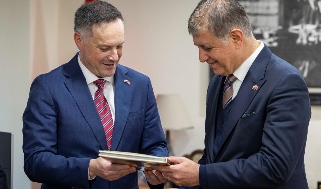 Başkan Tugay’dan Ekvator Büyükelçisi’ne EXPO 2027 daveti: İzmir ile Latin Amerika arasında iş birliği mesajı İzmir Büyükşehir Belediye Başkanı Dr. Cemil Tugay, Ekvator Cumhuriyeti’nin