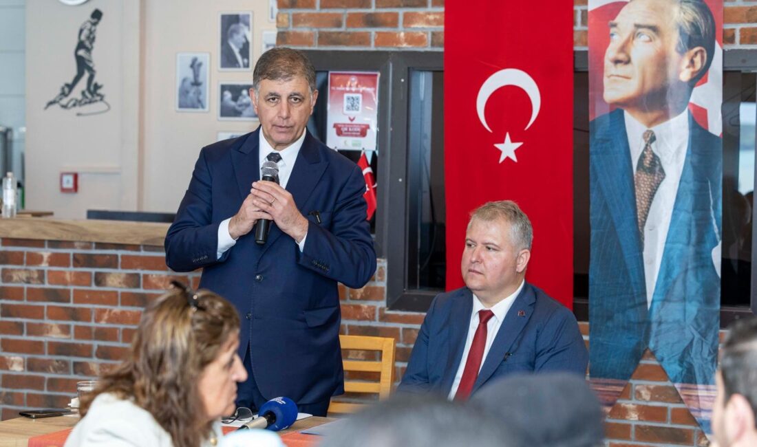 İzmir Büyükşehir Belediye Başkanı Dr. Cemil Tugay, Urla’da muhtarlarla bir