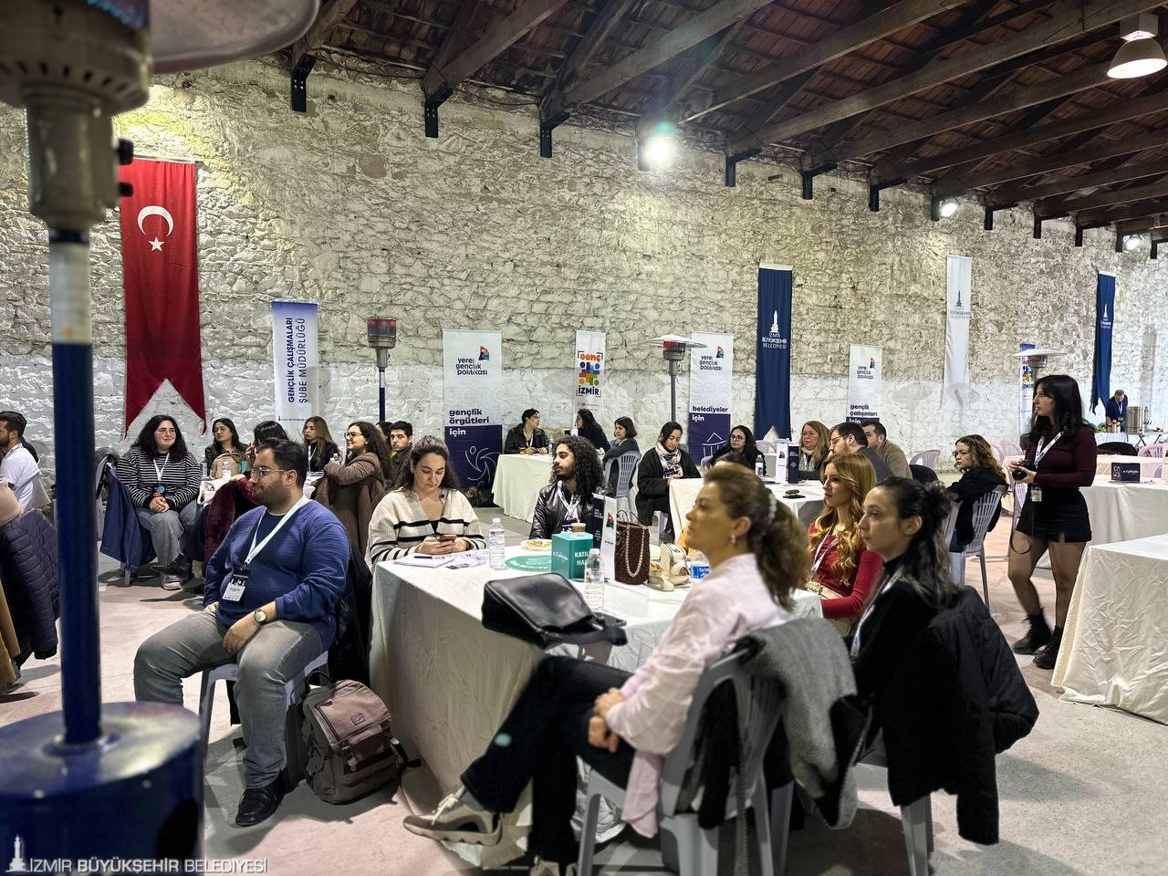 İzmir Büyükşehir Belediyesi’nin düzenlediği Yerel Gençlik Forumu’nda gençler, kent deneyimlerini
