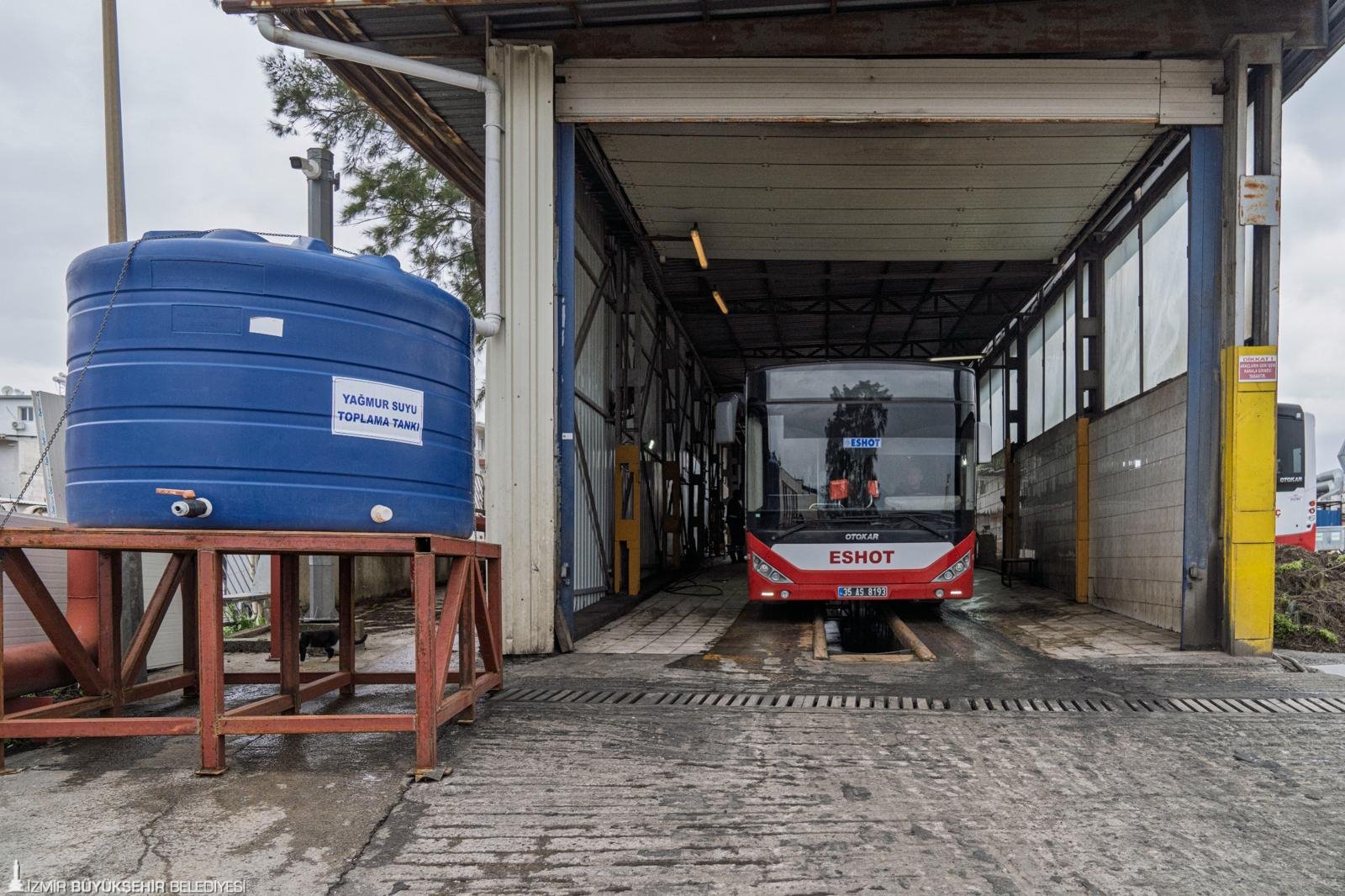 İzmir Büyükşehir Belediyesi, kuraklık ve iklim krizine karşı hizmet binalarında